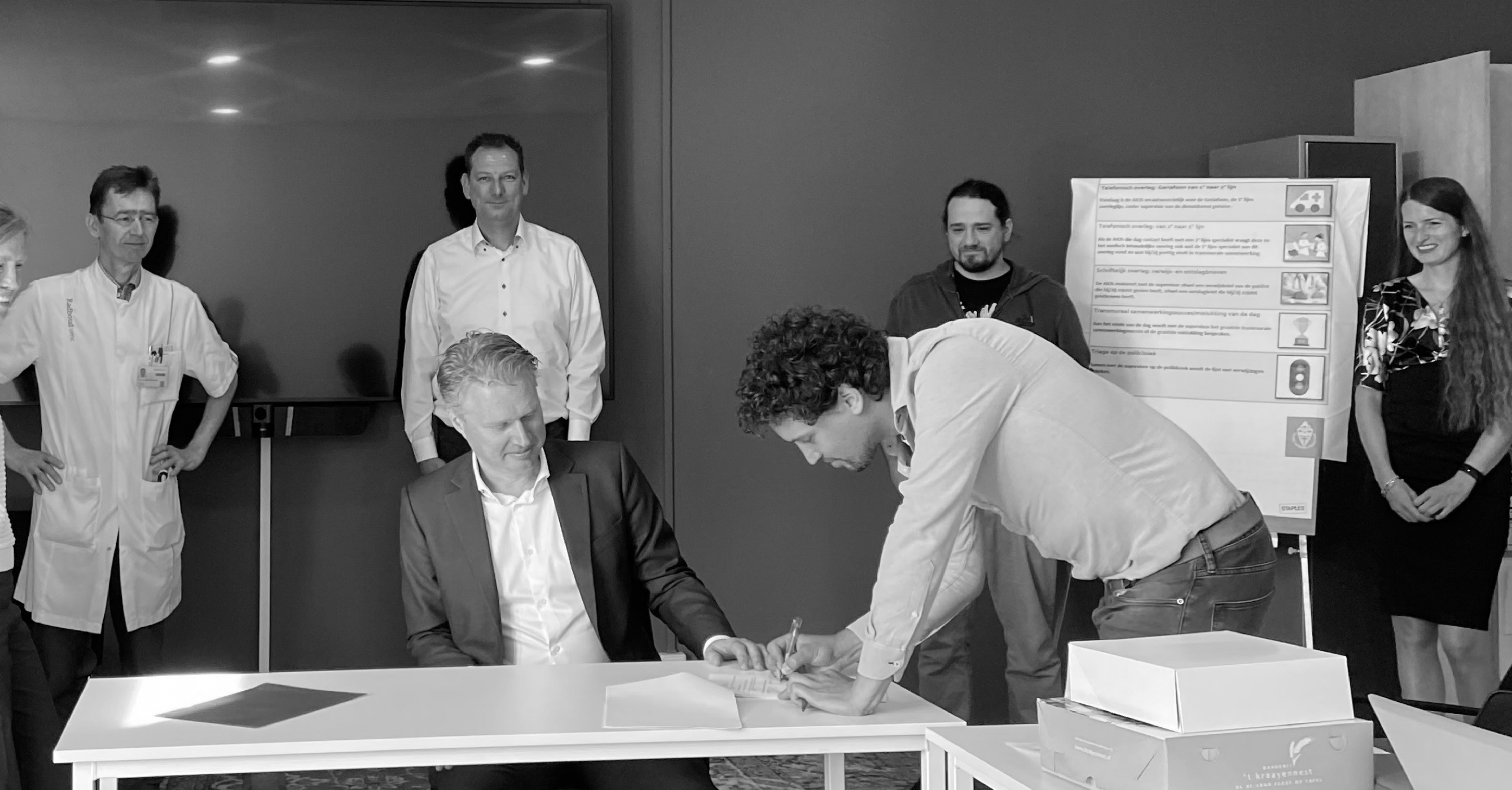 Radboudumc & Orikami signing the contract